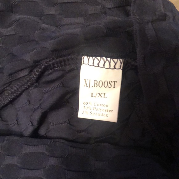 NWT Scrunch butt Shorts - Picture 4 of 4